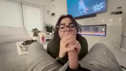 MEMEK MARIAH MALLAD NYEMIL KONTOLL SAMPE KELUAR JEROANNYA!